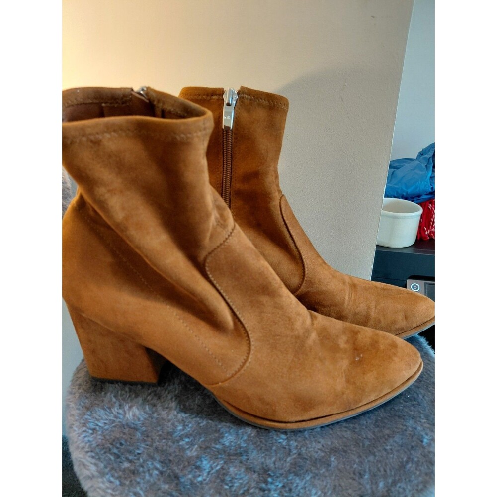 Marc Fisher Yarita pointed toe ankle bootie tan/brown suede material. SIZE 9.5 - Picture 5 of 6